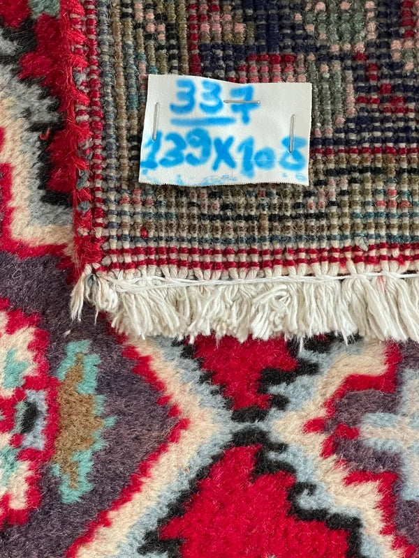 Hand Knotted Persian Floral Rug 139 x 105 cm – Small Vintage Wool Rug — photograph 10