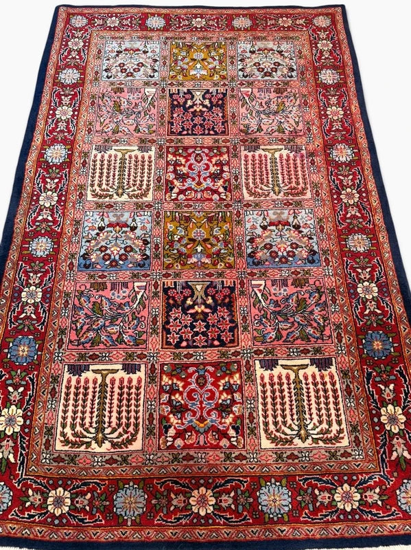 Persian Hand Knotted Wool Bakhtiari Garden Rug 111x178cm — photograph 16