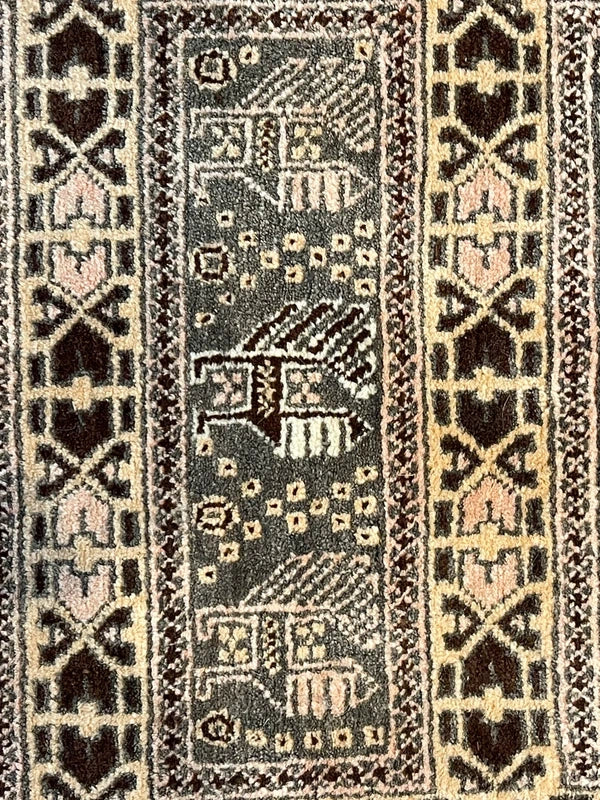 Traditional tribal-style rug 160x96cm | geometric animal motif | fringed — photograph 7