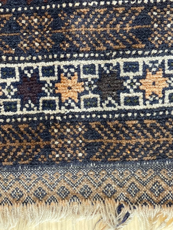 Vintage Baluch Rug 133 x 85 cm Hand Knotted Tribal Wool Carpet — photograph 5