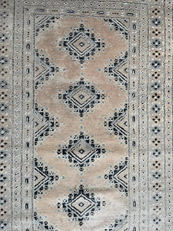 Vintage hand-knotted Turkoman rug 149x96 cm – worn Afghan tribal red wool rug — photograph 4