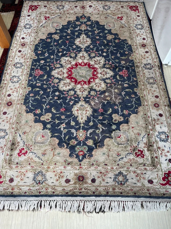Handmade Blue & Cream Floral Rug 128 x 187 cm — photograph 11