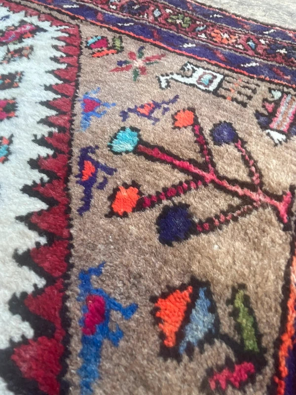 Vintage Persian Handmade Wool Rug – 145 x 102 cm – Tribal Geometric Design — photograph 7