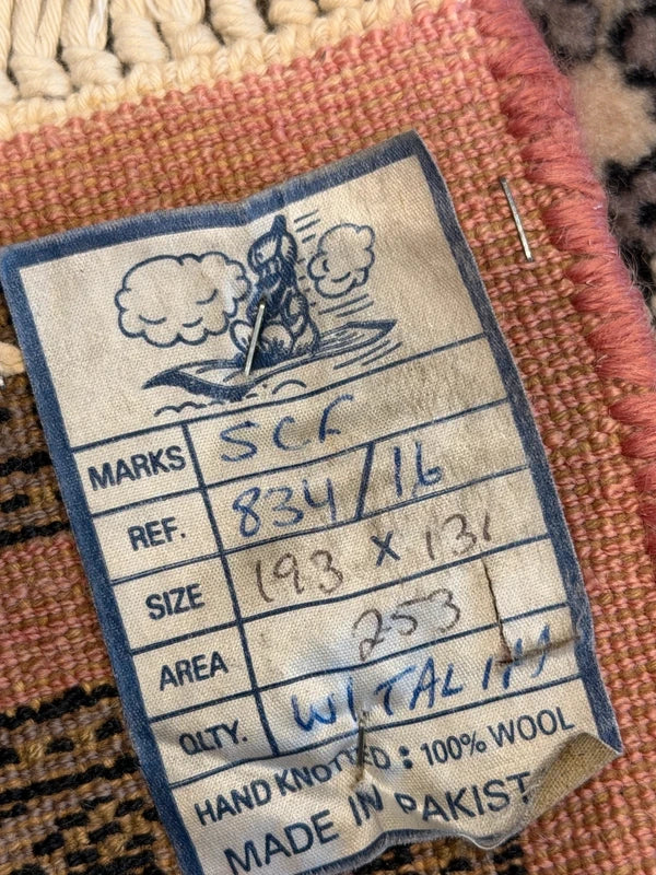 Vintage Hand Knotted 100% Wool Pakistan Rug 193 x 131 cm Pink — photograph 9