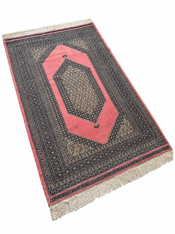 Vintage Hand Knotted 100% Wool Pakistan Rug 193 x 131 cm Pink — photograph 4