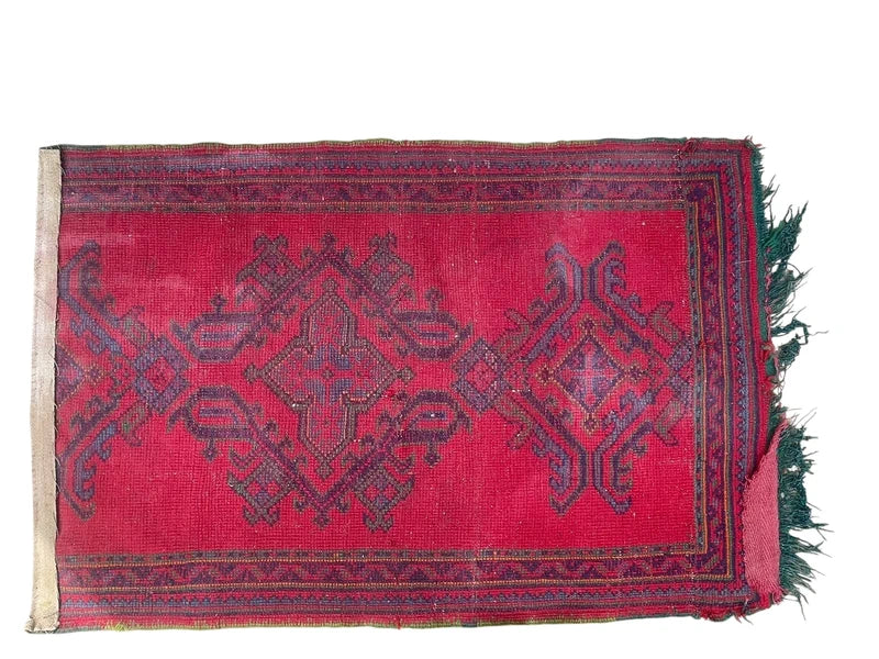 Vintage Turkish Hand Knotted Wool Village Rug 140 × 91 cm – Eastern Anatolian Tribal — photograph 8