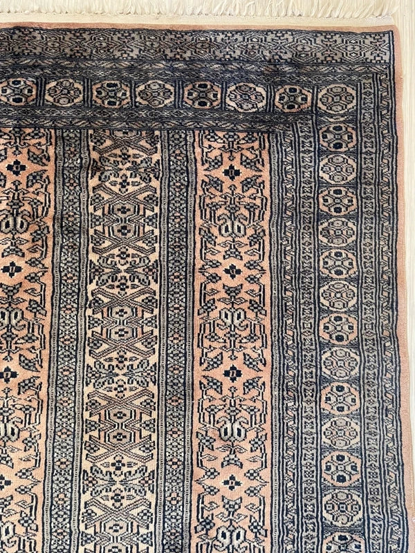 Handmade Hand Knotted Bokhara Style Wool Rug 180 x 136 cm — photograph 7