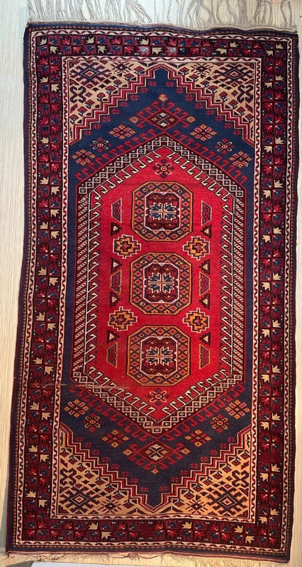 Vintage Oriental Persian tribal Rug200×110cm (6'7" × 3'7") Hand-Knotted Wool Gallery Mat c.70s — photograph 5