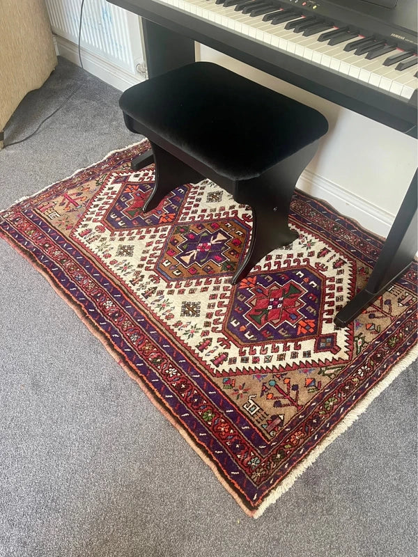 Vintage Persian Handmade Wool Rug – 145 x 102 cm – Tribal Geometric Design — photograph 3