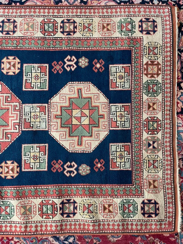 Vintage geometric wool rug, Turkish/Caucasian style 230 x 145 cm — photograph 12