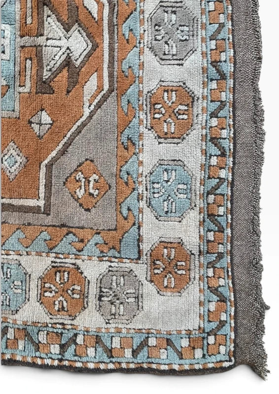 Vintage Hand Knotted Wool Rug 195x133cm – Kazak Caucasian Style — photograph 4