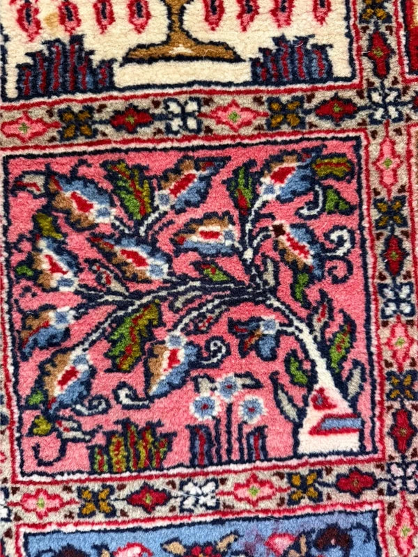 Persian Hand Knotted Wool Bakhtiari Garden Rug 111x178cm — photograph 6
