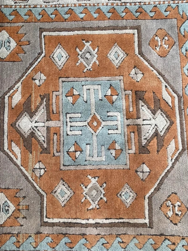 Vintage Hand Knotted Wool Rug 195x133cm – Kazak Caucasian Style — photograph 9