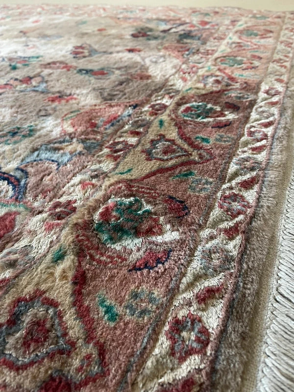 Vintage Persian-style floral rug, silk-touch / fine weave, 187 × 127 cm — photograph 7