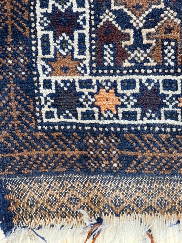 Vintage Baluch Rug 133 x 85 cm Hand Knotted Tribal Wool Carpet — photograph 4