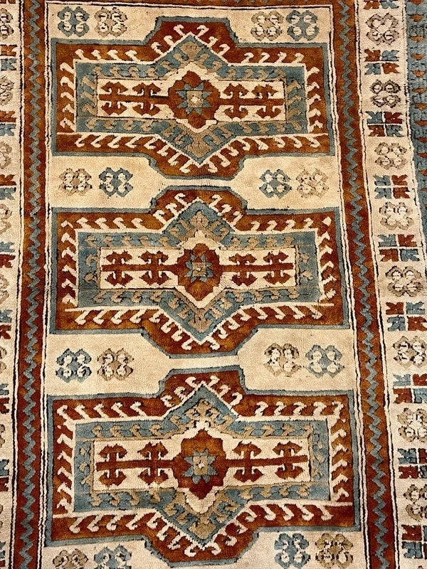 Hand-kontted Wool Kazak / Caucasian Style Rug – Rust & Blue – 202 × 138 cm — photograph 9