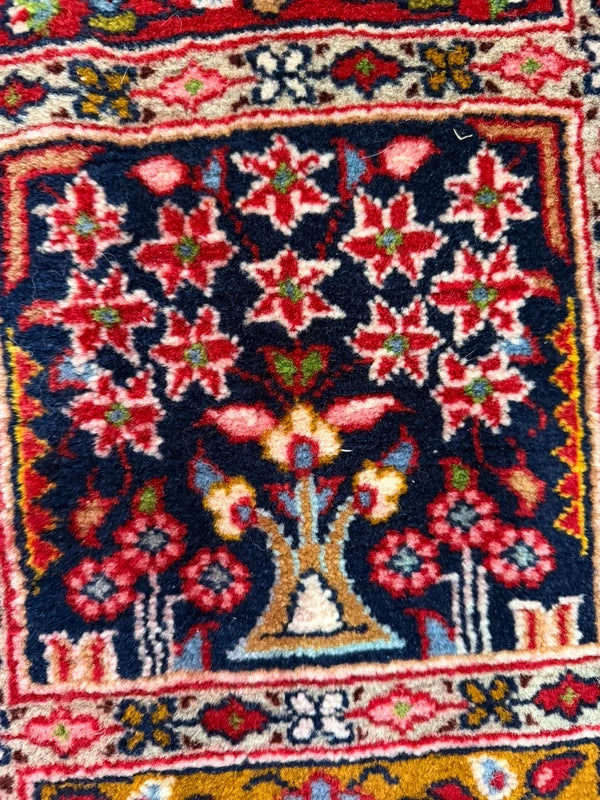 Persian Hand Knotted Wool Bakhtiari Garden Rug 111x178cm — photograph 2