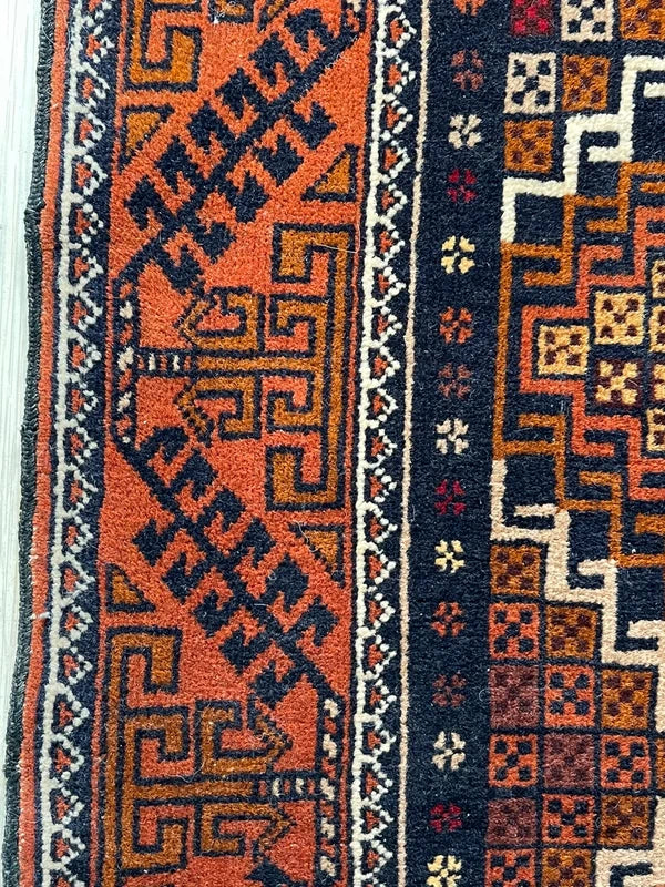 Vintage hand-knotted tribal rug 154 x 86 cm Afghan style geometric wool rug — photograph 10