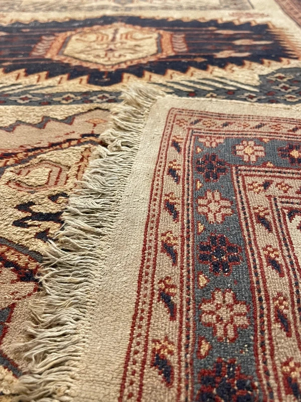 Hand-knotted wool rug with silk highlights – neutral geometric medallions – 184 × 122 cm — photograph 14