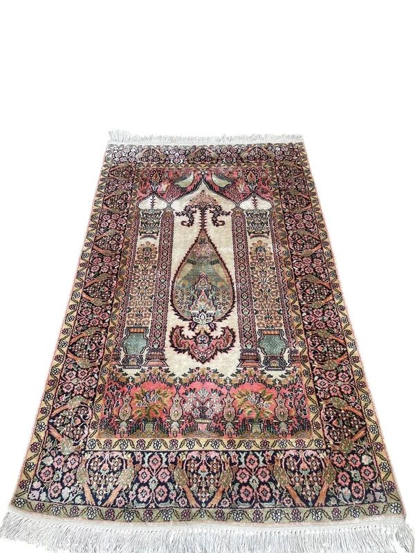 Handmade Kashmir Silk Rug – 161 × 93 cm – Floral & Peacock Design — photograph 5