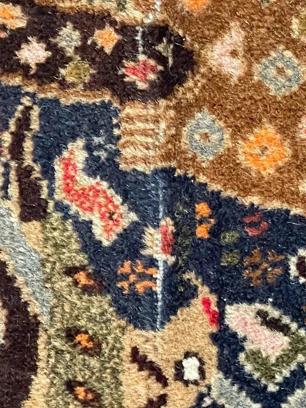 Vintage Persian Pictorial Rug 188 x 120 cm — photograph 9