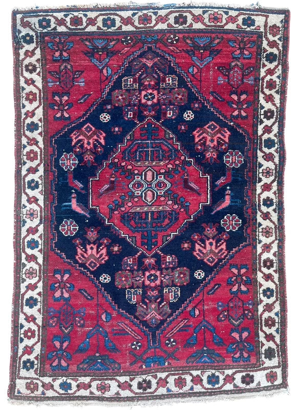 Persian Handmade Wool Rug 141x100cm Red Navy Vintage Small Carpet — photograph 1