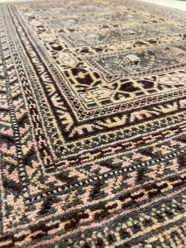 Traditional tribal-style rug 160x96cm | geometric animal motif | fringed — photograph 6