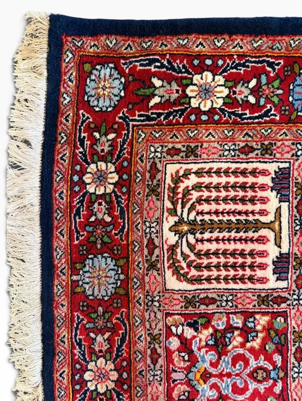 Persian Hand Knotted Wool Bakhtiari Garden Rug 111x178cm — photograph 15