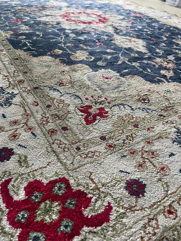 Handmade Blue & Cream Floral Rug 128 x 187 cm — photograph 9