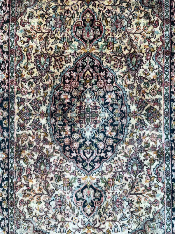 Fine Silk-Look Oriental Rug 89x165cm Cream Blue Medallion Carpet — photograph 4