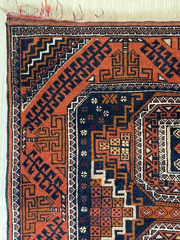 Vintage hand-knotted tribal rug 154 x 86 cm Afghan style geometric wool rug — photograph 8