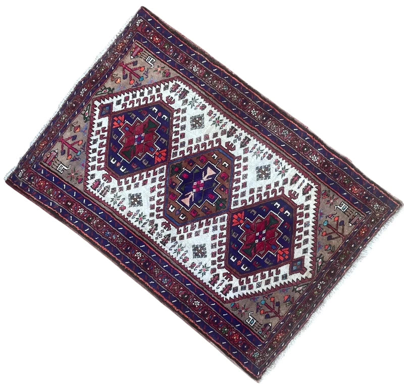 Vintage Persian Handmade Wool Rug – 145 x 102 cm – Tribal Geometric Design — photograph 12