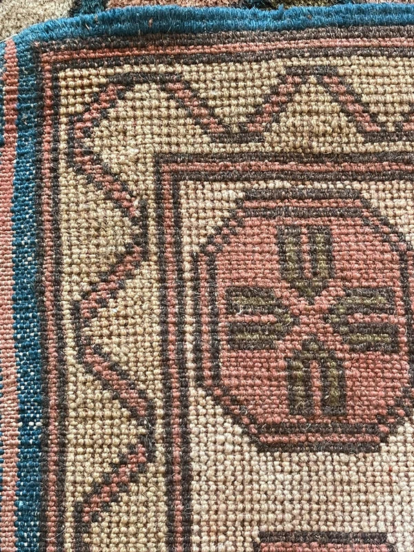 Large Vintage Turkish Geometric Rug 230 x 157 cm — photograph 13
