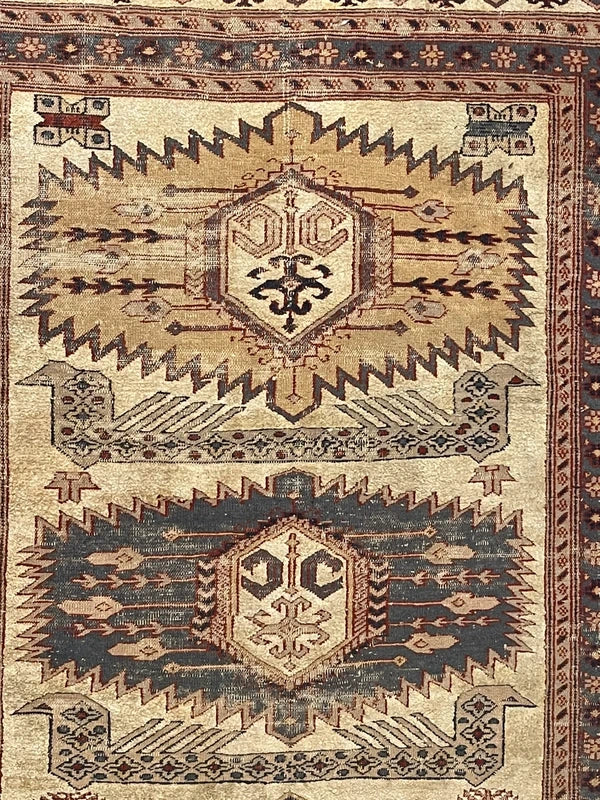 Hand-knotted wool rug with silk highlights – neutral geometric medallions – 184 × 122 cm — photograph 5