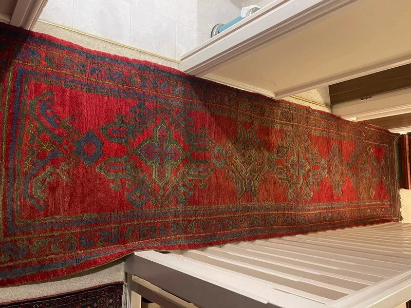 Vintage Eastern Anatolian Turkish Hand-Knotted Wool Runner Rug 351 x 91 cm — photograph 17