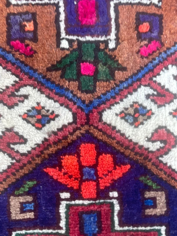 Vintage Persian Handmade Wool Rug – 145 x 102 cm – Tribal Geometric Design — photograph 9