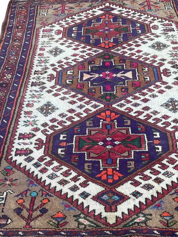 Vintage Persian Handmade Wool Rug – 145 x 102 cm – Tribal Geometric Design — photograph 10