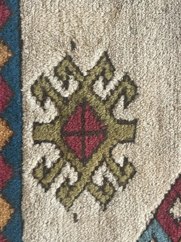 Large Hand Knotted Turkish Rug 252 x 152 cm – Ivory & Pink Geometric Wool Rug — photograph 16