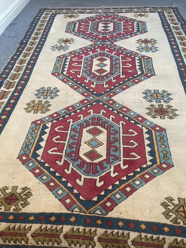 Large Hand Knotted Turkish Rug 252 x 152 cm – Ivory & Pink Geometric Wool Rug — photograph 2