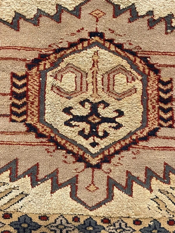 Hand-knotted wool rug with silk highlights – neutral geometric medallions – 184 × 122 cm — photograph 17