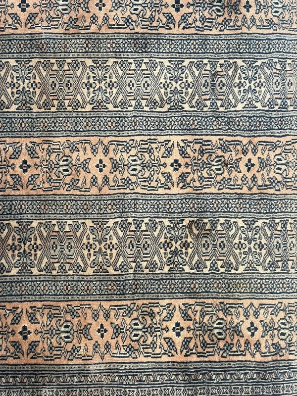 Handmade Hand Knotted Bokhara Style Wool Rug 180 x 136 cm — photograph 12
