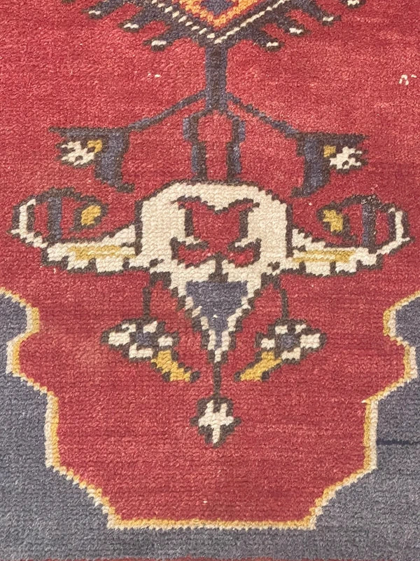 Vintage hand-knotted Anatolian rug 185x100 cm – tribal wool runner — photograph 3