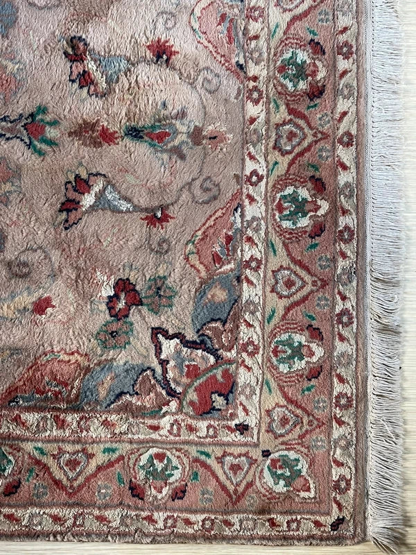 Vintage Persian-style floral rug, silk-touch / fine weave, 187 × 127 cm — photograph 3
