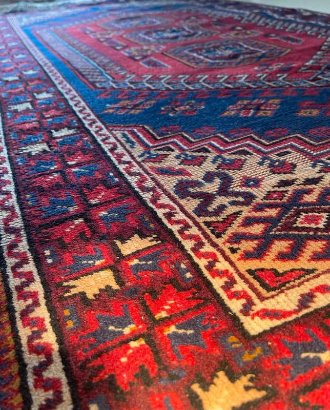 Vintage Oriental Persian tribal Rug200×110cm (6'7" × 3'7") Hand-Knotted Wool Gallery Mat c.70s — photograph 6