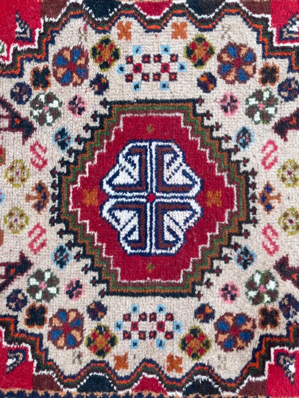 Small Hand Knotted Persian Tribal Rug 132x75cm Wool Qashqai Style — photograph 11