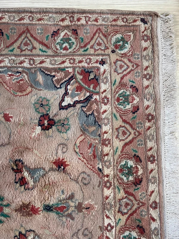 Vintage Persian-style floral rug, silk-touch / fine weave, 187 × 127 cm — photograph 4