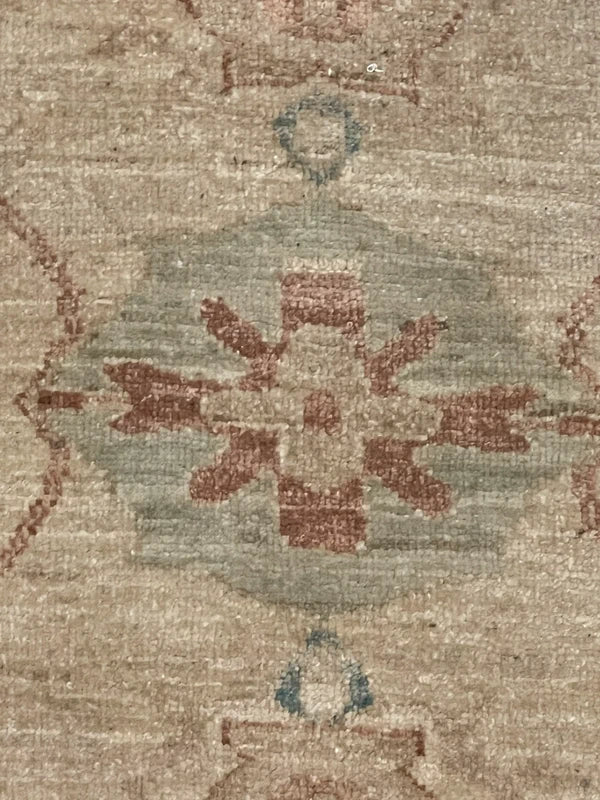 Traditional Ziegler style rug 185x130cm – soft muted colours — photograph 3