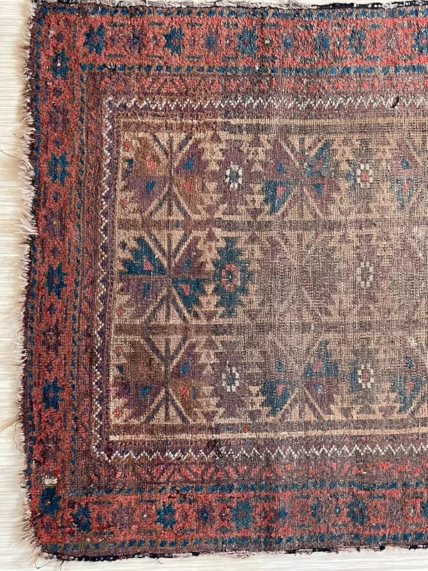 Antique hand-knotted tribal rug 150 x 83 cm worn Baluch style rug — photograph 3