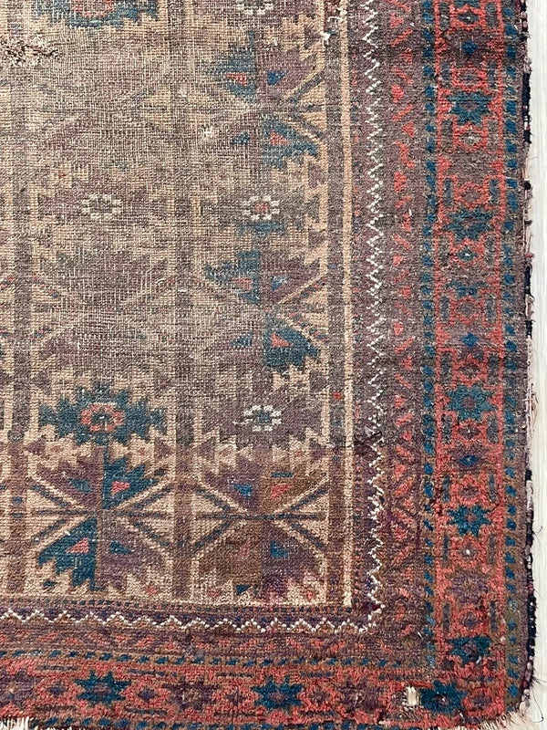 Antique hand-knotted tribal rug 150 x 83 cm worn Baluch style rug — photograph 4