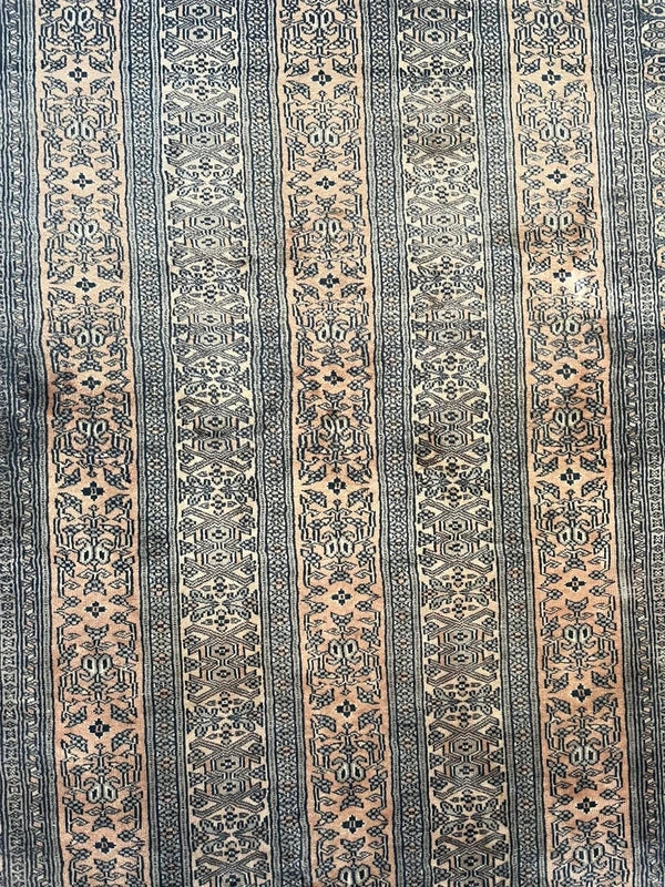 Handmade Hand Knotted Bokhara Style Wool Rug 180 x 136 cm — photograph 5